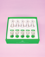 Imazh i ampulës/serumit të fytyrës MADECA DERMA Phyto Calming Microbiome (7ml/shishe). Ampula ofron qetësim të menjëhershëm për lëkurën sensitive/të irrituar dhe hidratim të thellë me 70% Acid Hialuronik dhe kompleksin Phyto Calming Biome Ball, duke imituar mikrobiomën e lëkurës së re.