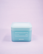 Imazh i tamponëve të pambukut/pads për fytyrën MEDIHEAL Madecassoside Facial Pads (100 copë). Tamponët qetësojnë dhe minimizojnë irritimet/skuqjet, bëjnë eksfolim të butë dhe pastrojnë poret me kompleksin Microparticlized CalmingTox™ (Madecassoside/Centella Asiatica).