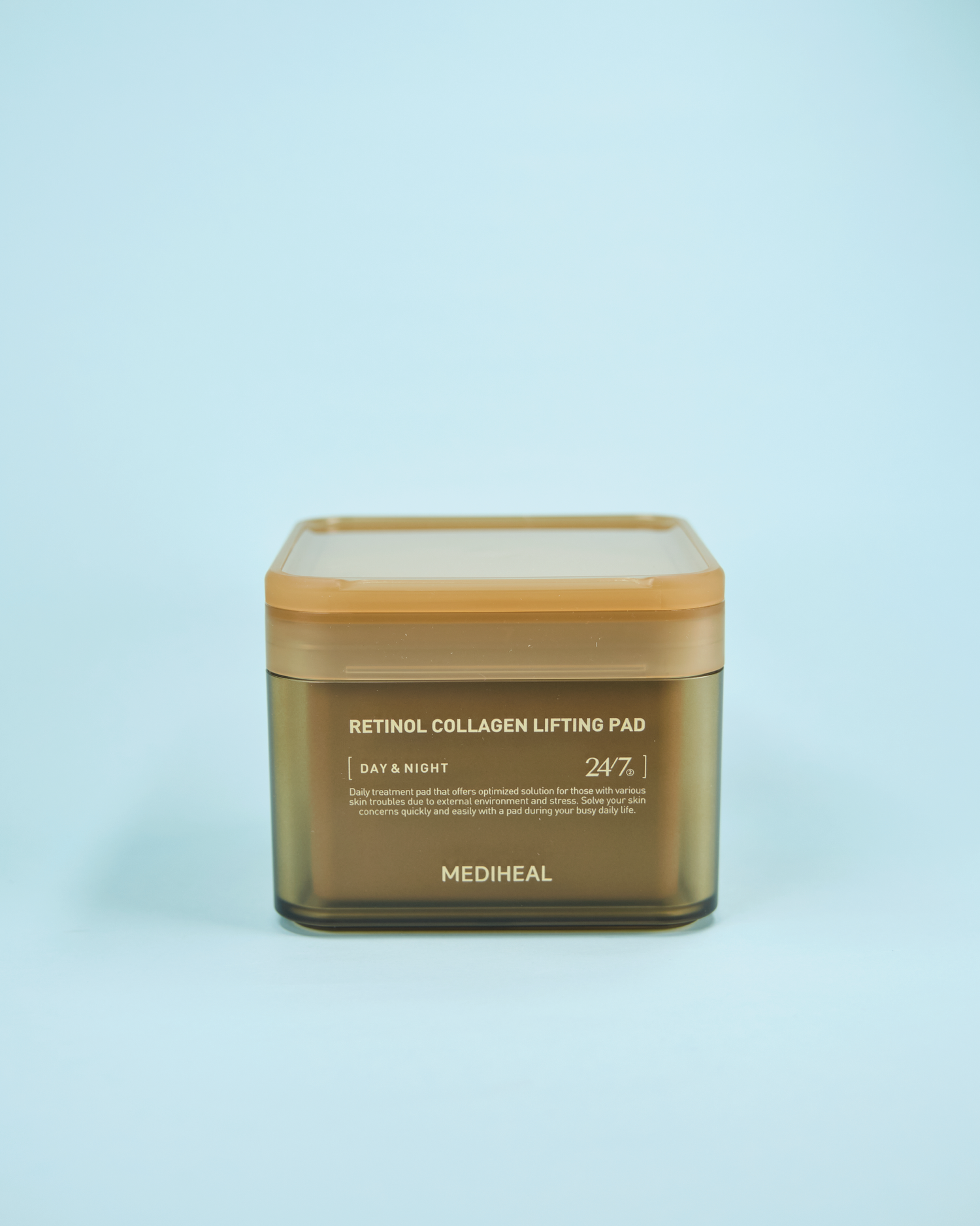 Imazh i tamponëve të pambukut/pads anti-plakje MEDIHEAL Retinol Collagen Lifting Pad (100 copë). Pads-at zvogëlojnë linjat e holla/rrudhat, ndihmojnë në elasticitet dhe zbehjen e shenjave të akneve me Retinol dhe Kolagjen me peshë të ulët molekulare.
