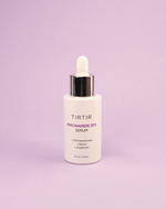 Imazh i serumit të fytyrës TIRTIR Niacinamide 20% Serum (30ml). Serumi trajton poret e zmadhuara dhe hiperpigmentimin, balancon sebumin dhe ndriçon lëkurën me 20% Niacinamide, Alpha-Arbutin dhe Retinol.