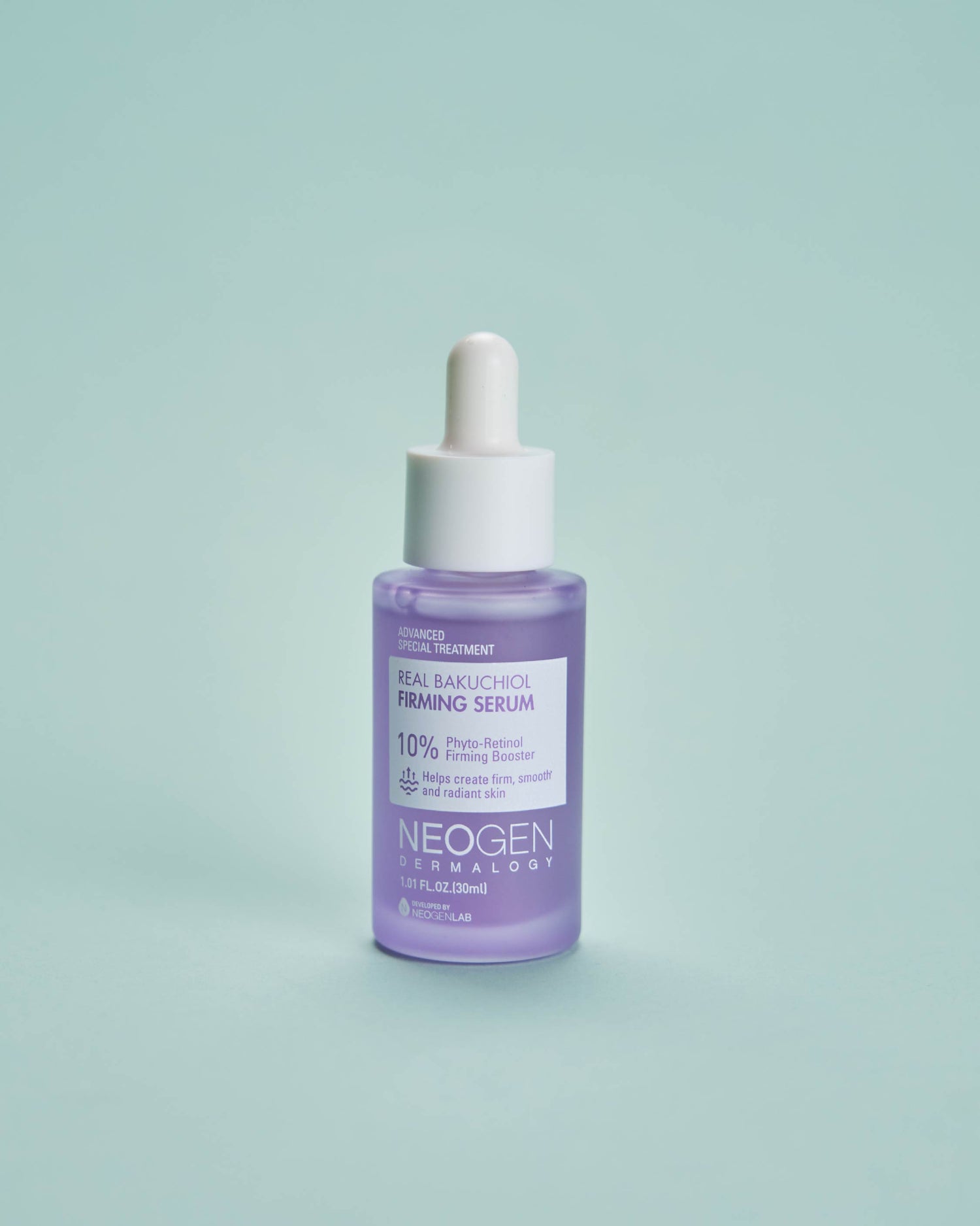 Imazh i serumit të fytyrës NEOGEN DERMALOGY Real Bakuchiol Firming Serum (30ml). Serumi anti-plakje forcon elasticitetin dhe zbut rrudhat me Bakuchiol (alternativa natyrale e retinolit pa irritim) dhe Peptide për Kolagjen.