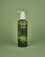 Imazh i pastruesit vajor të fytyrës NEOGEN DERMALOGY Real Fresh Green Tea Cleansing Oil (285ml). Vaji ofron pastrim të thellë të poreve, heq pikat e zeza dhe bën eksfolim të butë me Çaj Jeshil dhe acidin PHA, duke lënë lëkurën të qetë dhe të hidratuar