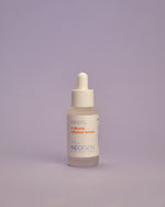 Imazh i serumit të fytyrës NEOGEN DERMALOGY V.Biome Infusion Serum (30ml). Serumi lufton plakjen, zbeh hiperpigmentimin/njollat kafe dhe forcon elasticitetin e lëkurës me V-Biome Liposome™ (5%), Niacinamide dhe Vitaminë C/Acidi Ferulik.