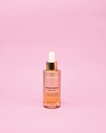 Imazh i ampulës/serumit të fytyrës CENTELLIAN24+ Golden Madeca Ampoule (30ml). Serumi anti-plakje përmban kapsula me 24 karati Ar për zvogëlim të inflamacionit dhe shkëlqim. Ampula ndihmon gjithashtu në elasticitetin e lëkurës me kompleksin TECA.