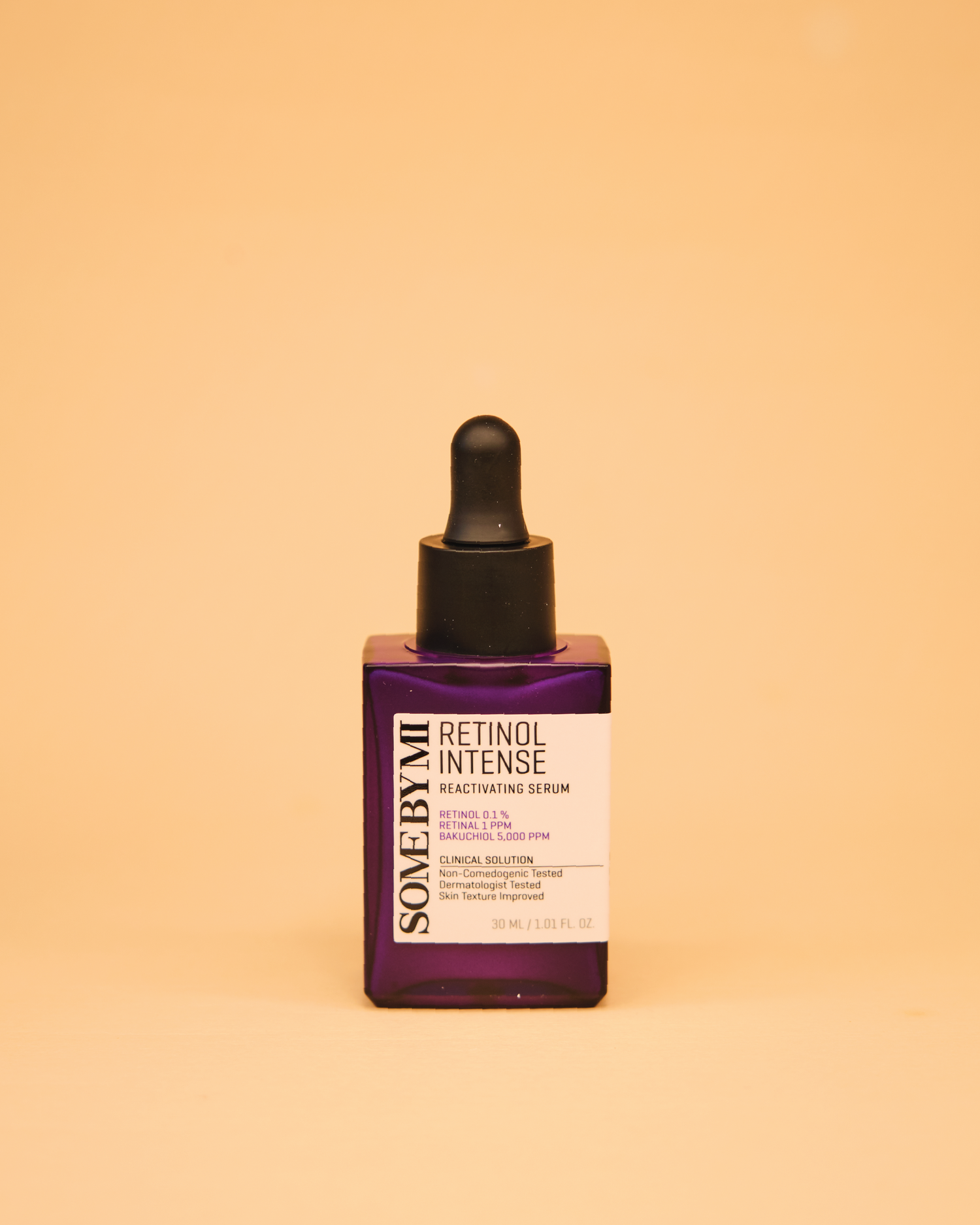 mazh i serumit të fytyrës SOME BY MI Retinol Intense Reactivating Serum (30ml). Serumi i fuqishëm trajton rrudhat dhe linjat e imëta, rrit elasticitetin dhe ndihmon te aknet/shenjat post-akne, duke kombinuar Retinol, Retinal dhe Bakuchiol.