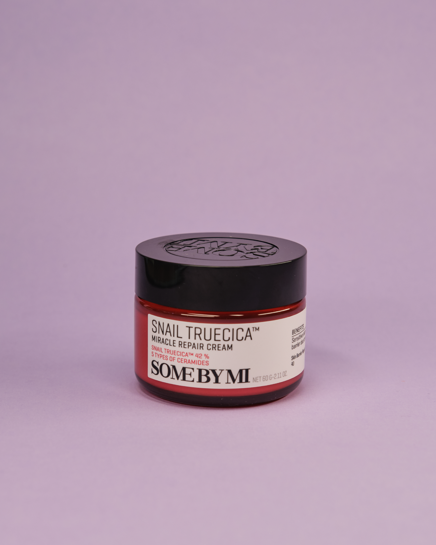 Imazh i kremit të fytyrës SOME BY MI Snail Truecica Miracle Repair Cream (50ml). Kremi rigjenerues redukton shenjat post-akneve dhe njollat e errëta, duke qetësuar dhe forcuar barrierën e lëkurës me 40% sekrecion kërmilli të zi dhe Truecica™️.