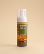 NEOGEN DERMALOGY Real Fresh Foam Green Tea 160ml. Larës shkumë me bazë ujore, i pasur me ekstrakt nga gjethet e Çajit Jeshil për pastrim të butë dhe lëkurë me akne.