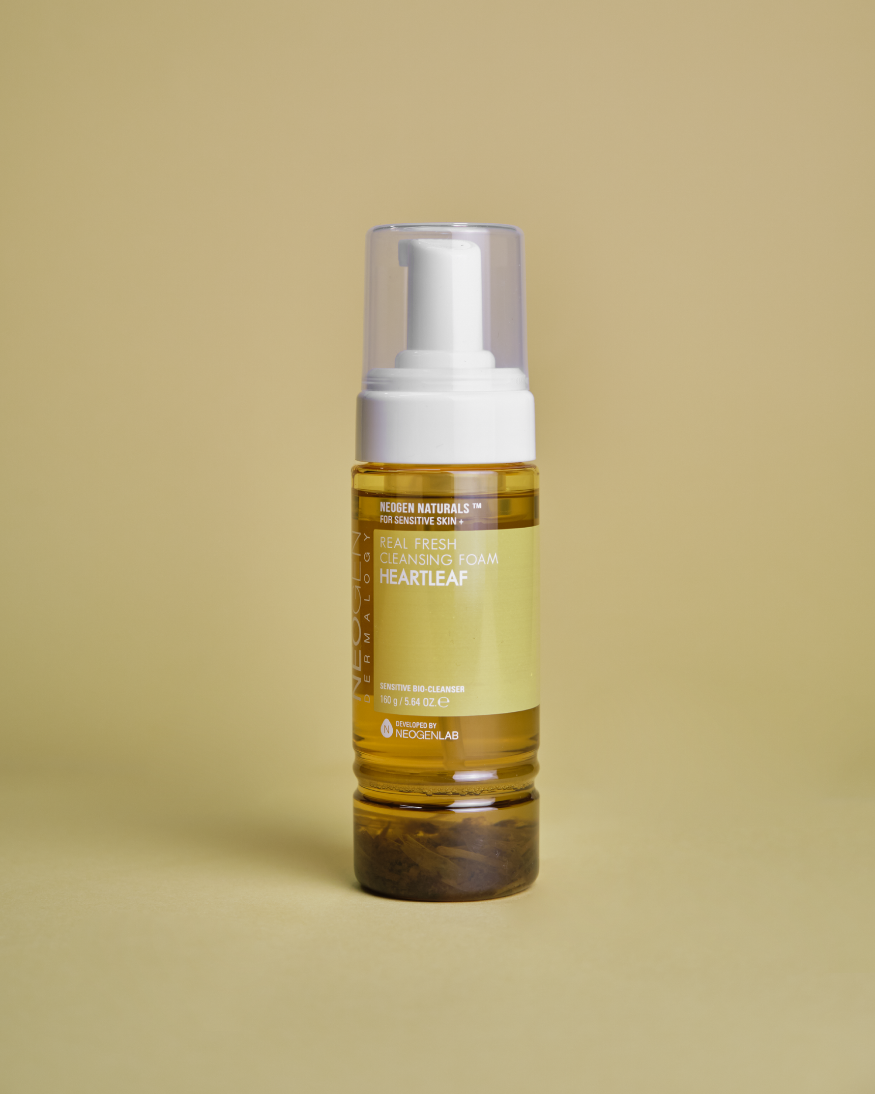 NEOGEN DERMALOGY Real Fresh Foam Heartleaf 160gr. Larës shkumë ujor i formuluar me 60% ujë nga bima heartleaf për qetësim dhe detoksifikim të lëkurës sensitive.